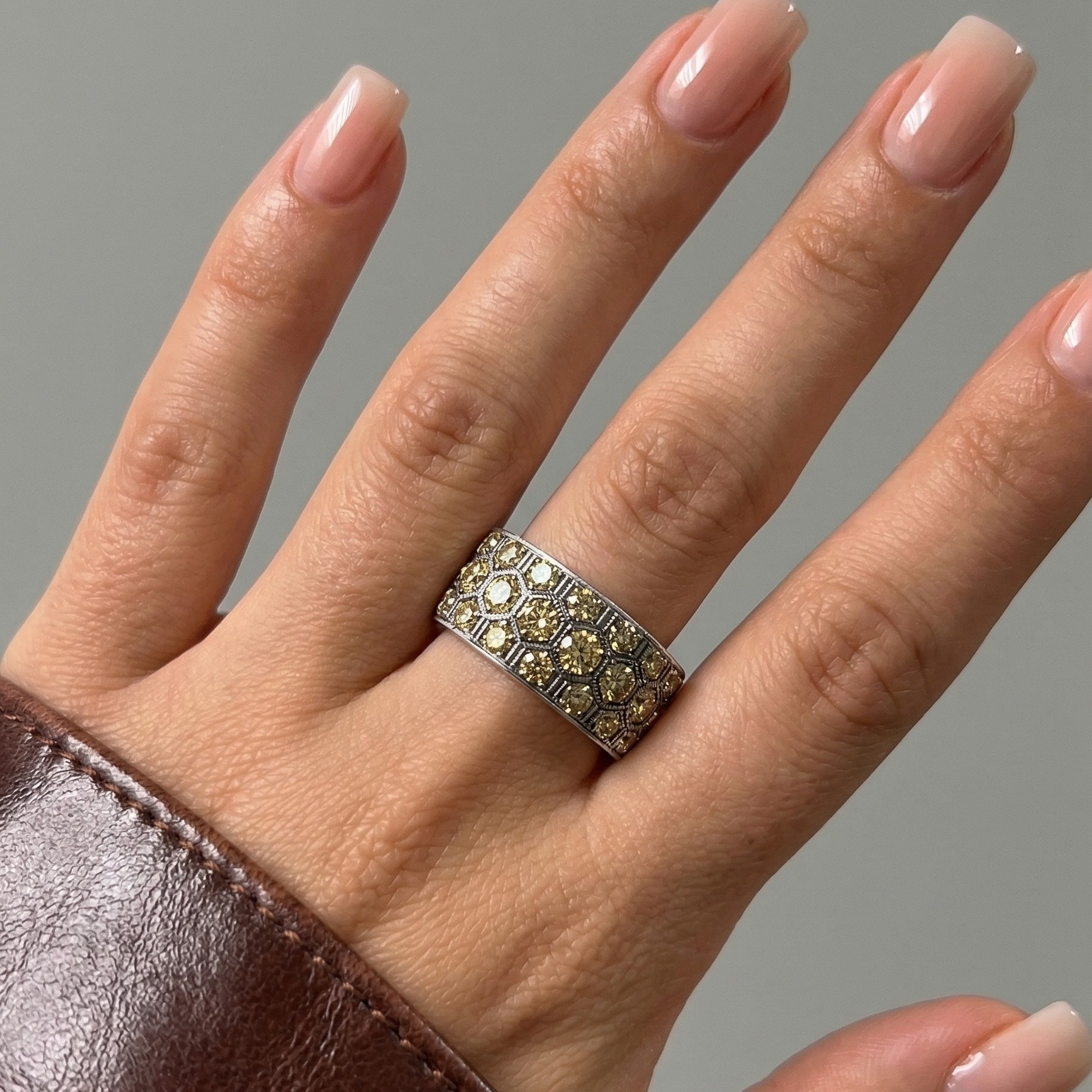 Muur Atelier Solid Gold  The Cognac Honeycomb - Natural Brown Diamonds & Bold Architecture. Crafted for Oura Ring