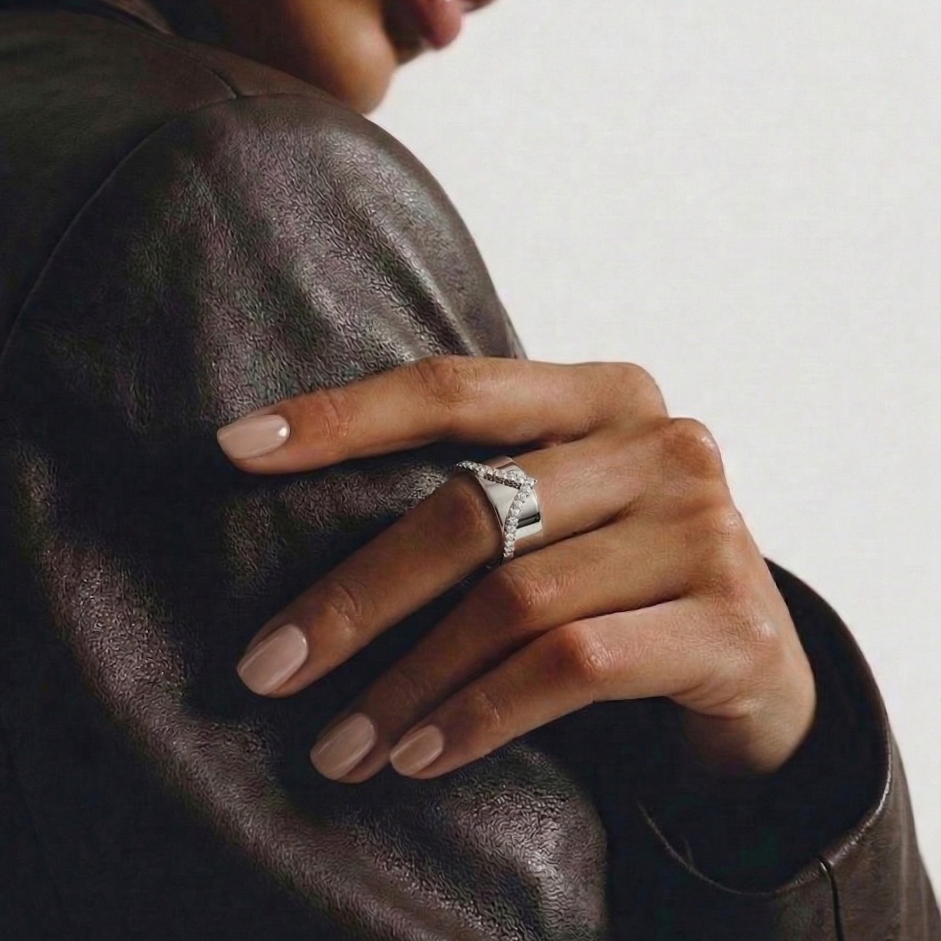 Muur Atelier Solid Gold  The Pavé Chevron Jacket - Smart Ring Cover