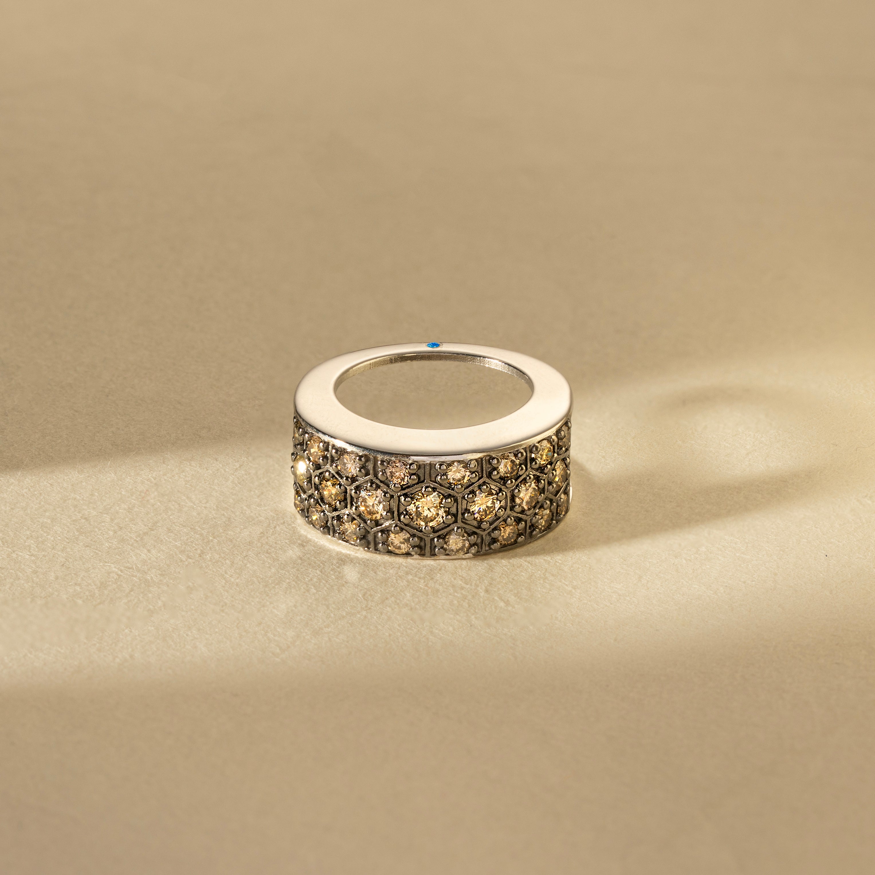 Muur Atelier Solid Gold - The Cognac Honeycomb - Natural Brown Diamonds & Bold Architecture. Crafted for Oura Ring