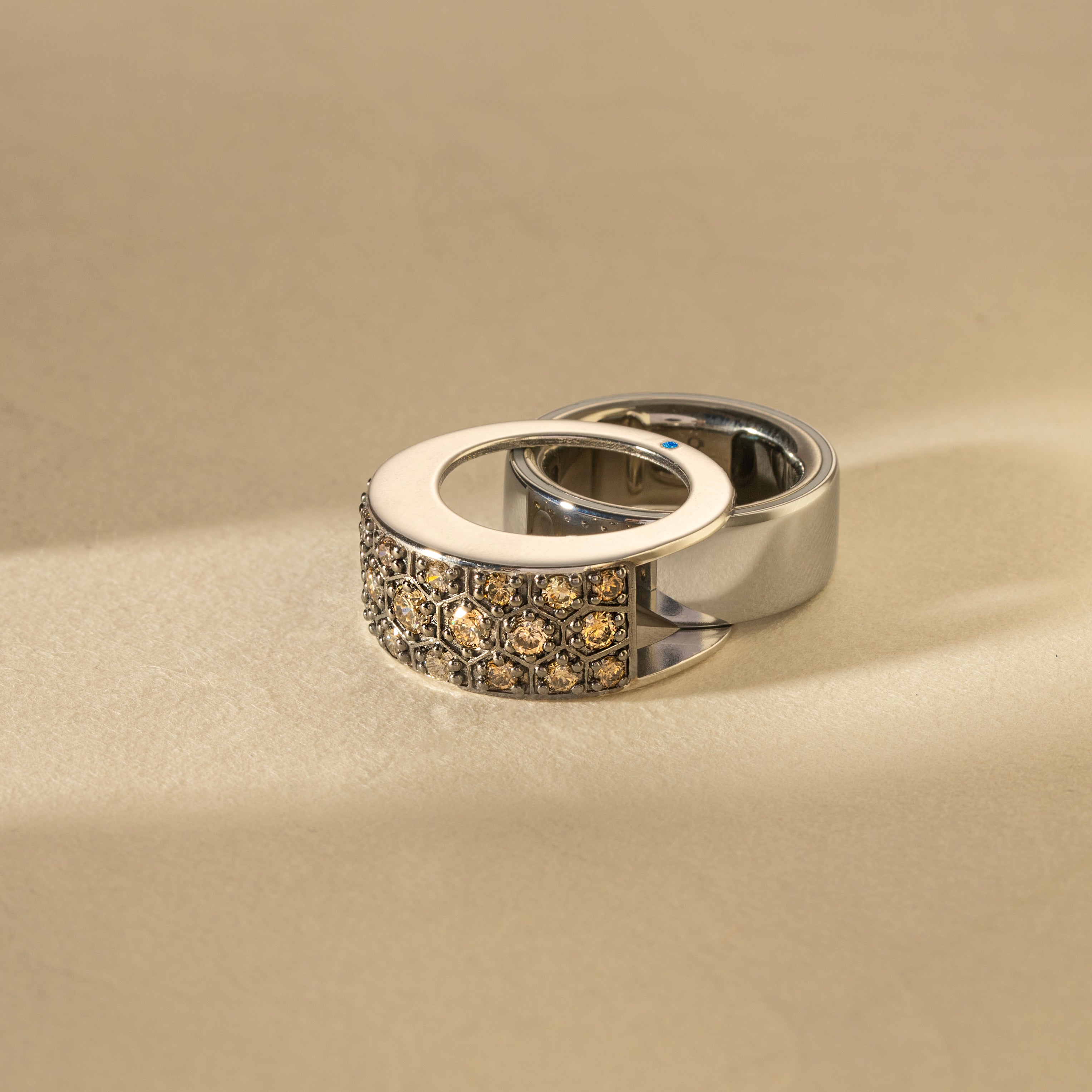 Muur Atelier Solid Gold - The Cognac Honeycomb - Natural Brown Diamonds & Bold Architecture. Crafted for Oura Ring
