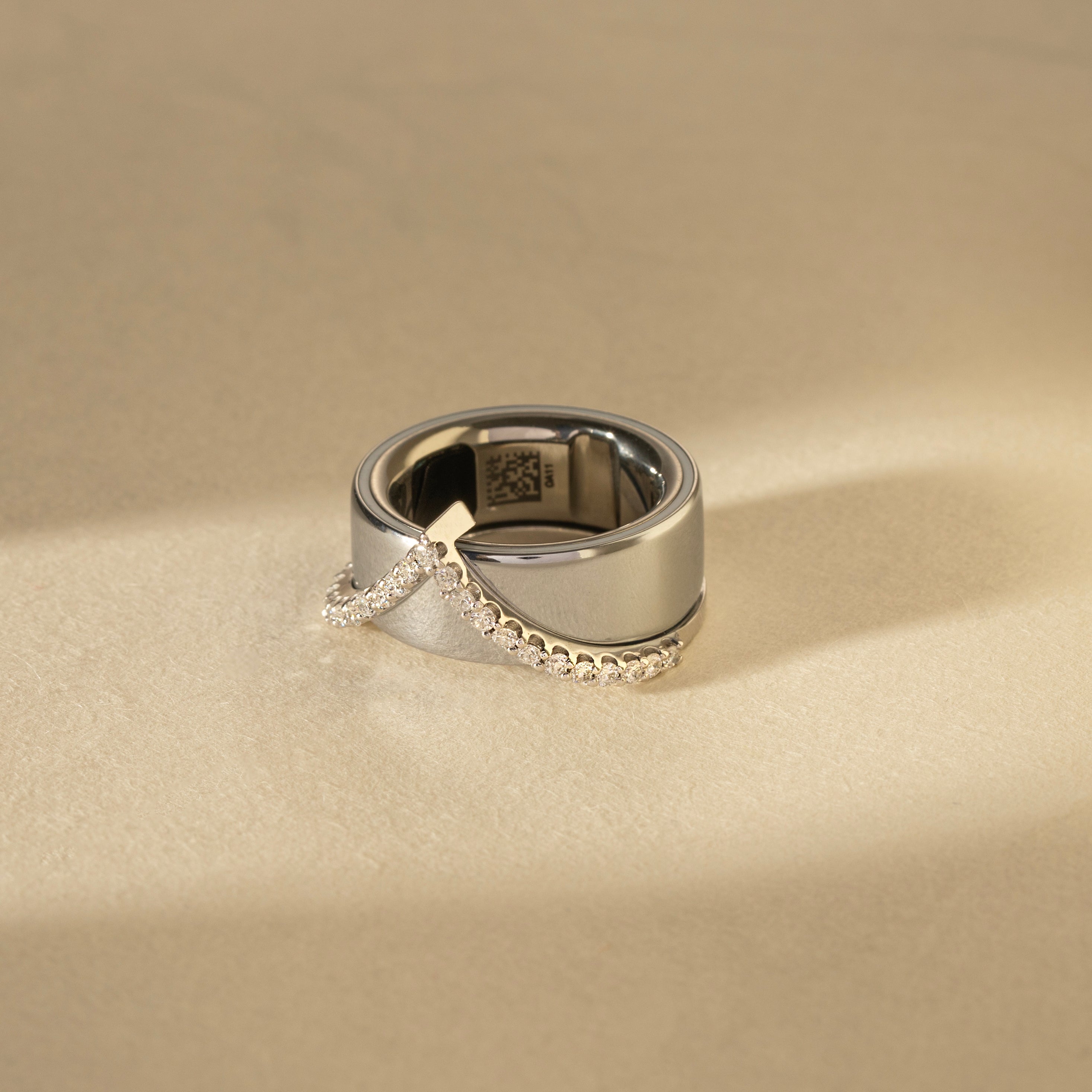 Muur Atelier Solid Gold - The Pavé Chevron Jacket - Smart Ring Cover