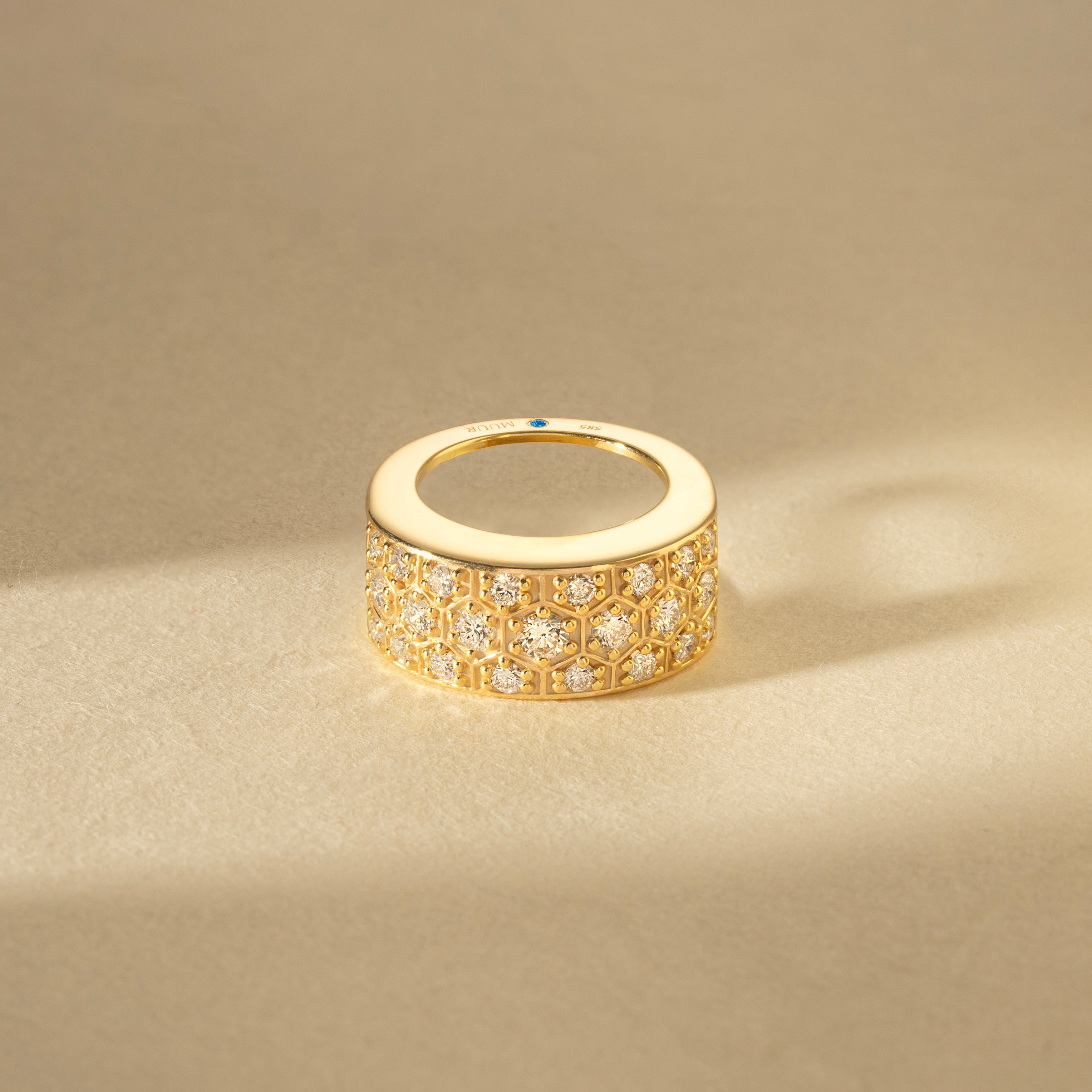 Muur Atelier Solid Gold - The Luminous Honeycomb - Solid 14K Gold & Brilliant Lab-Grown Diamonds. Crafted for Oura Ring