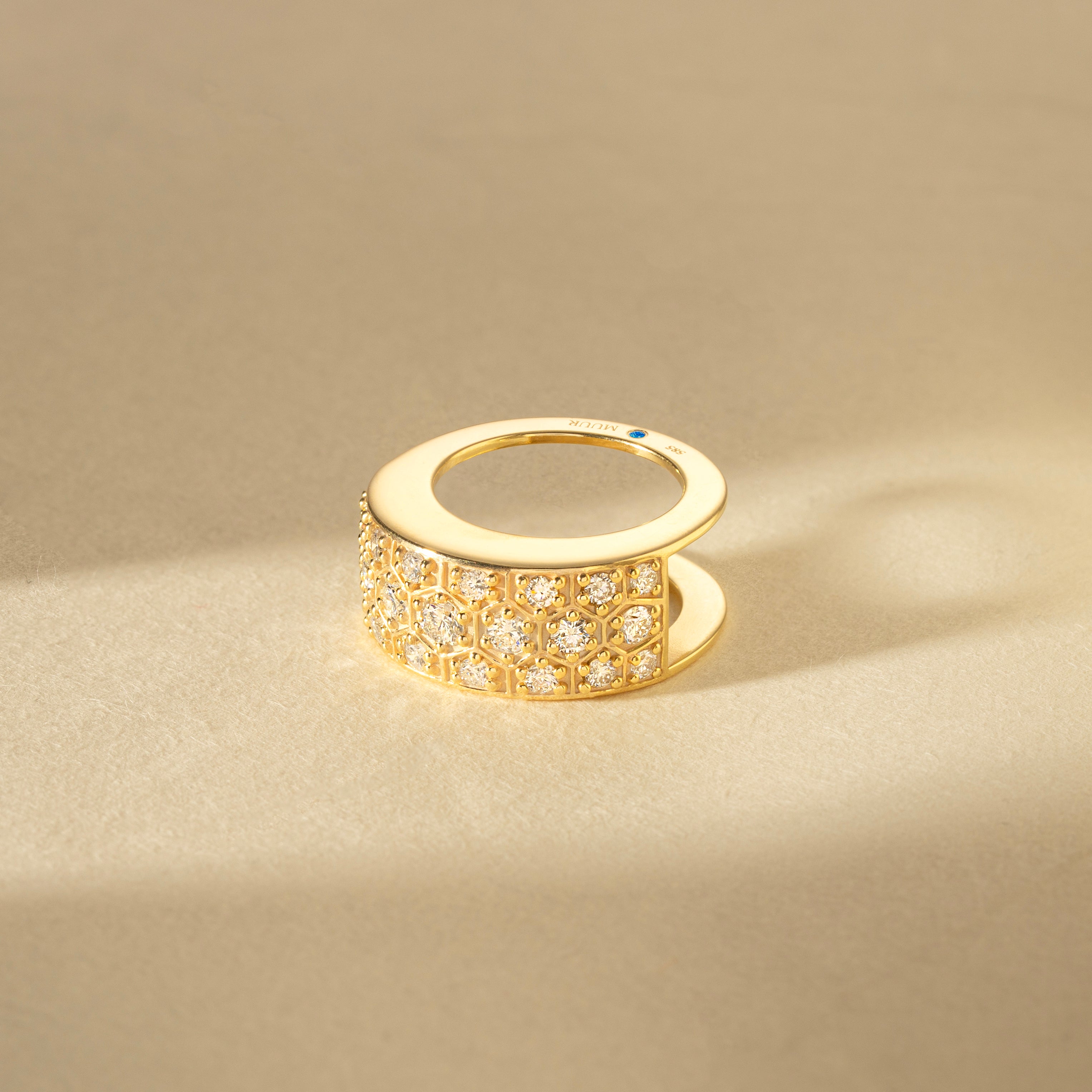 Muur Atelier Solid Gold - The Luminous Honeycomb - Solid 14K Gold & Brilliant Lab-Grown Diamonds. Crafted for Oura Ring